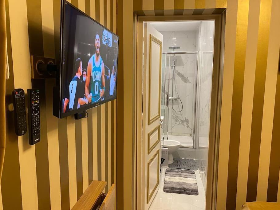 Premium Studio 2 Minutes Walk From Champs-Elysees Париж Екстериор снимка