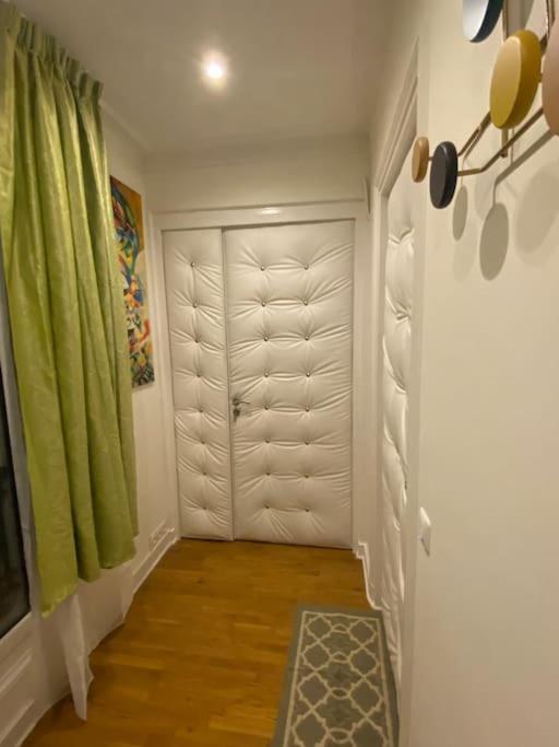 Premium Studio 2 Minutes Walk From Champs-Elysees Париж Екстериор снимка