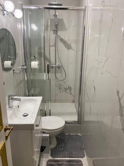 Premium Studio 2 Minutes Walk From Champs-Elysees Париж Екстериор снимка