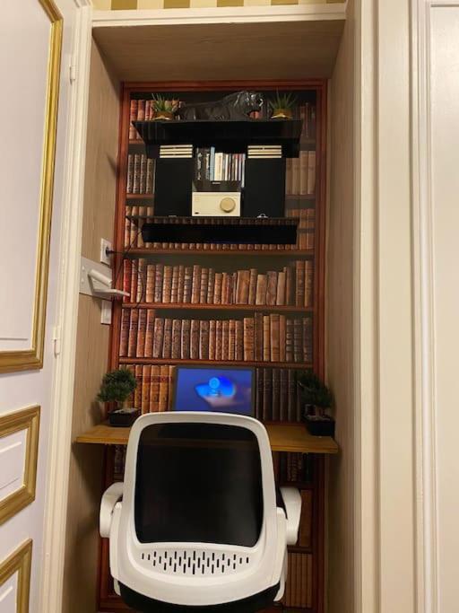 Premium Studio 2 Minutes Walk From Champs-Elysees Париж Екстериор снимка