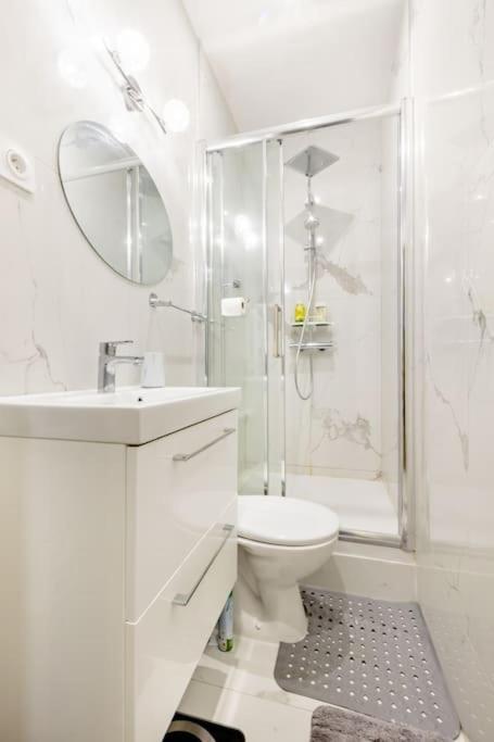 Premium Studio 2 Minutes Walk From Champs-Elysees Париж Екстериор снимка